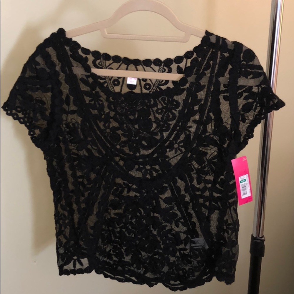 Lace black top